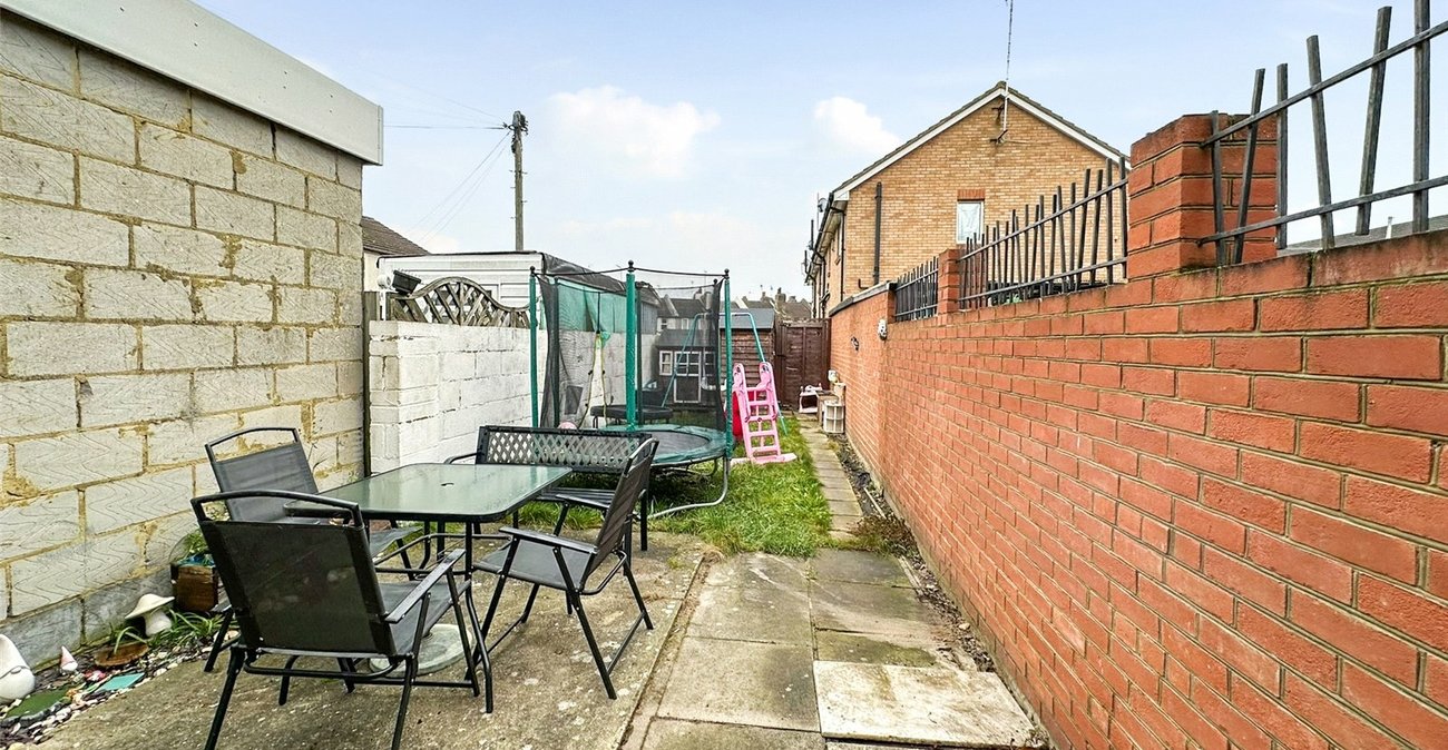 2 bedroom house for sale in Swanscombe | Robinson Jackson