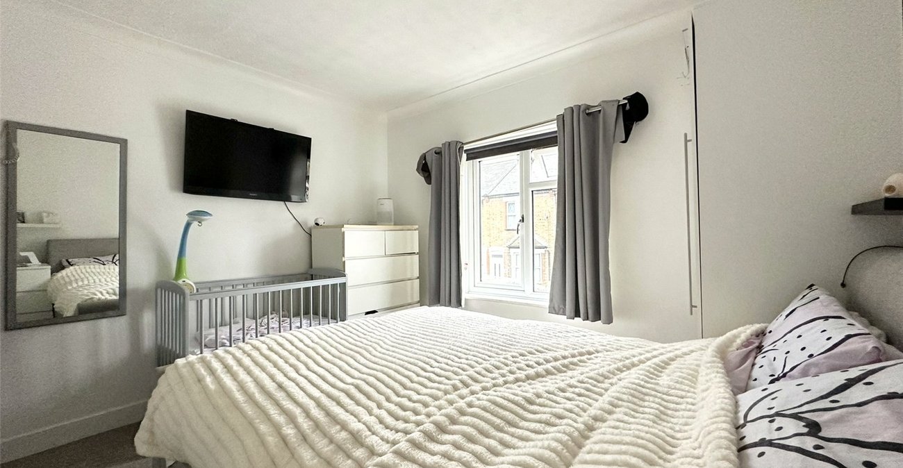 2 bedroom house for sale in Swanscombe | Robinson Jackson