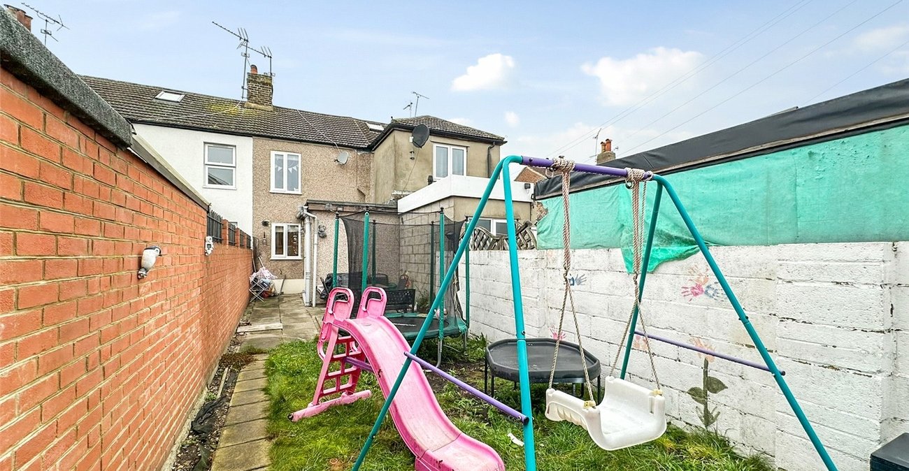 2 bedroom house for sale in Swanscombe | Robinson Jackson