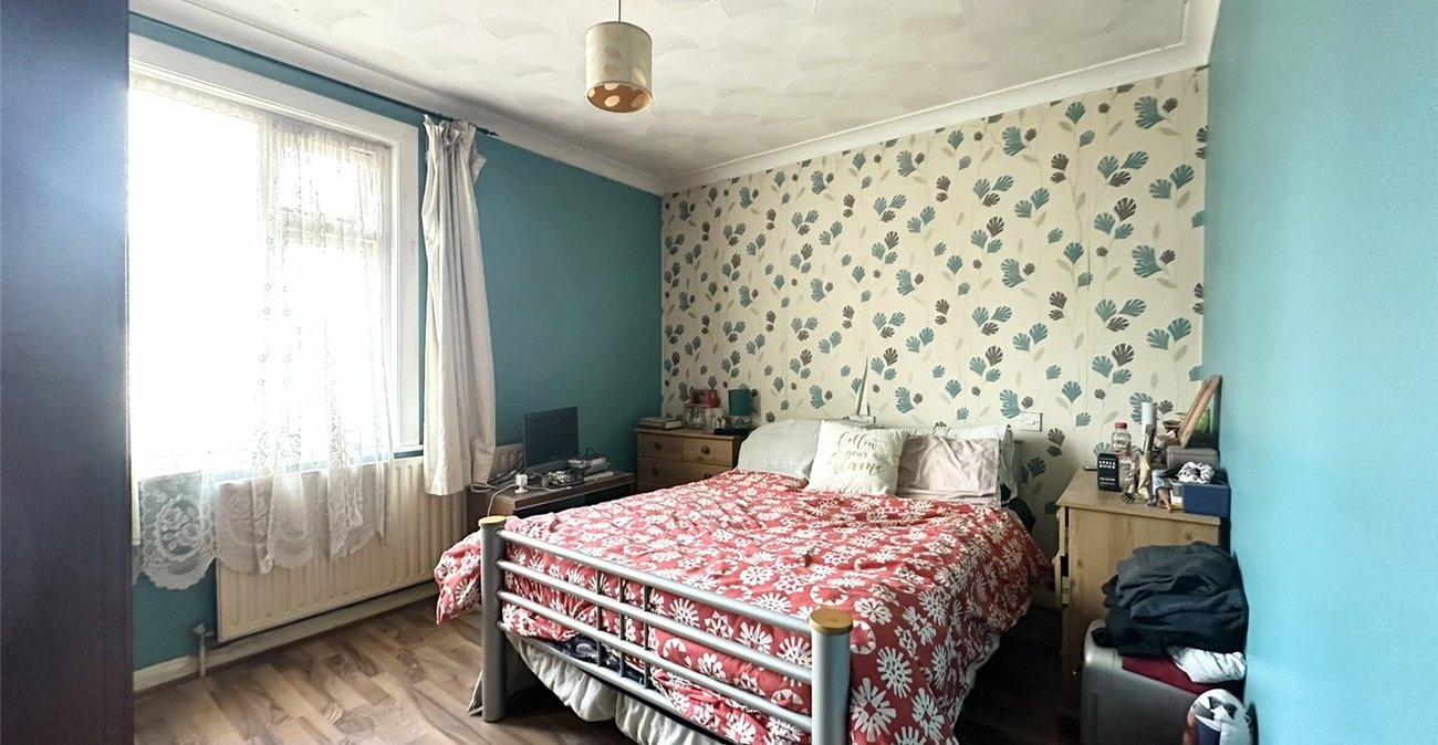 2 bedroom house for sale in Swanscombe | Robinson Jackson