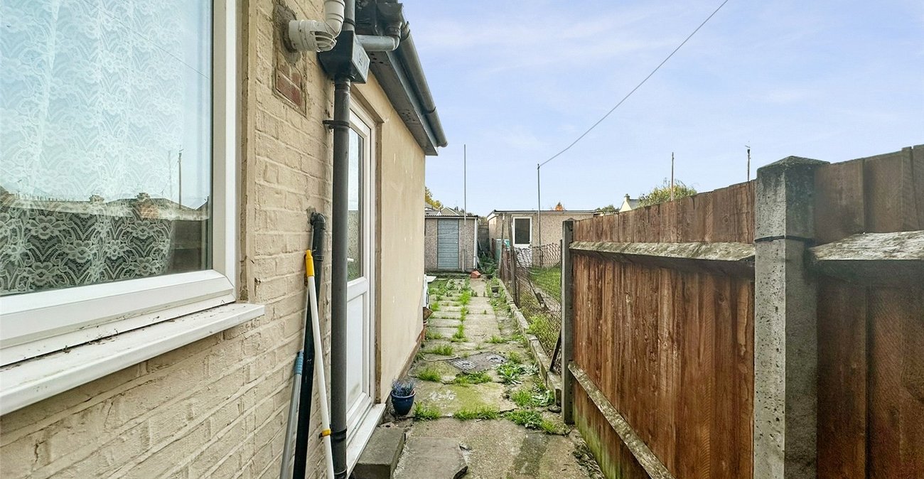 2 bedroom house for sale in Swanscombe | Robinson Jackson