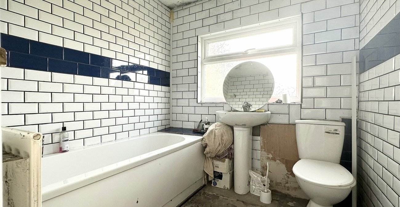 2 bedroom house for sale in Swanscombe | Robinson Jackson