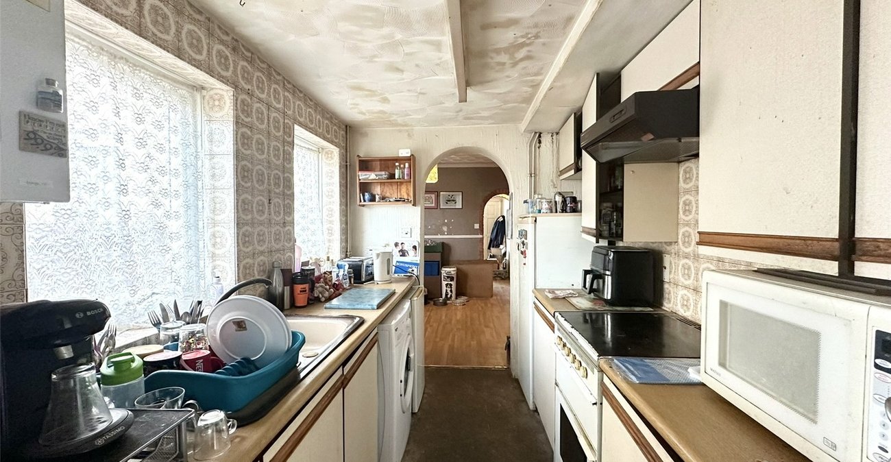 2 bedroom house for sale in Swanscombe | Robinson Jackson