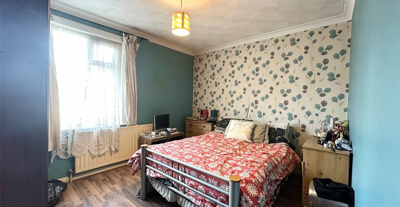 2 bedroom house for sale in Swanscombe | Robinson Jackson