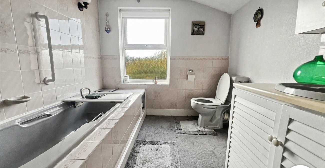 2 bedroom house for sale in Cliffe | Robinson Michael & Jackson