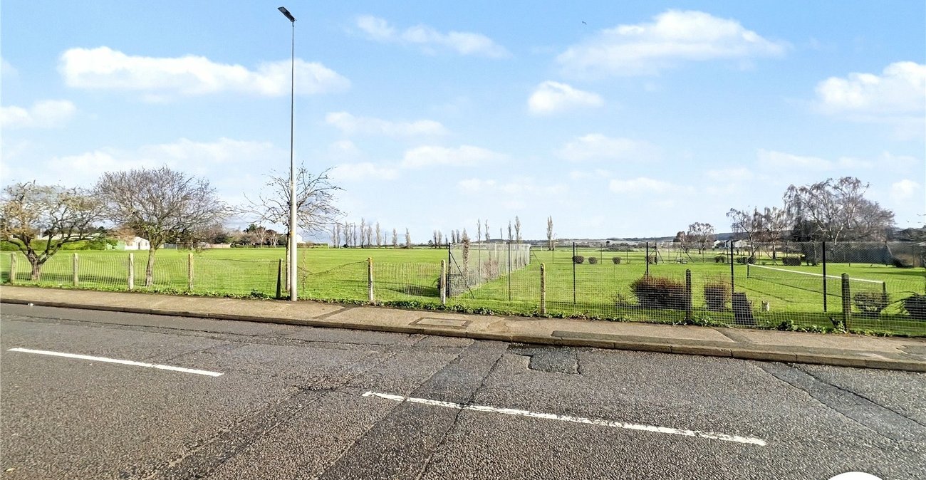 2 bedroom house for sale in Cliffe | Robinson Michael & Jackson