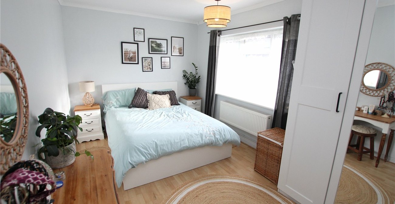 3 bedroom property for sale in London | Robinson Jackson