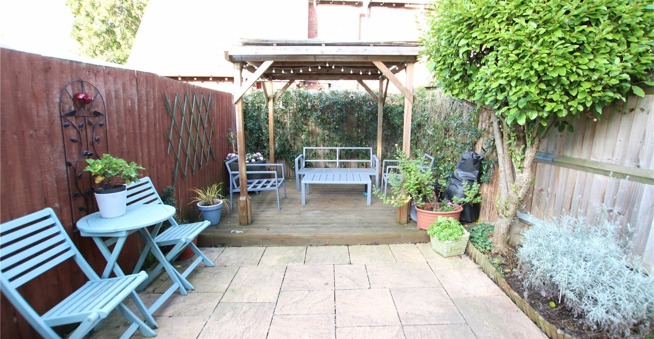 3 bedroom property for sale in London | Robinson Jackson