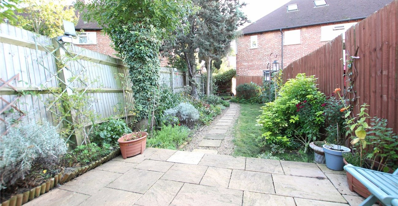 3 bedroom property for sale in London | Robinson Jackson