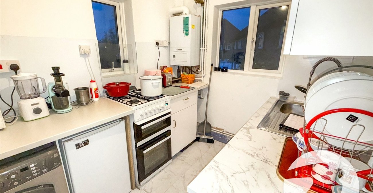 3 bedroom property for sale in London | Robinson Jackson