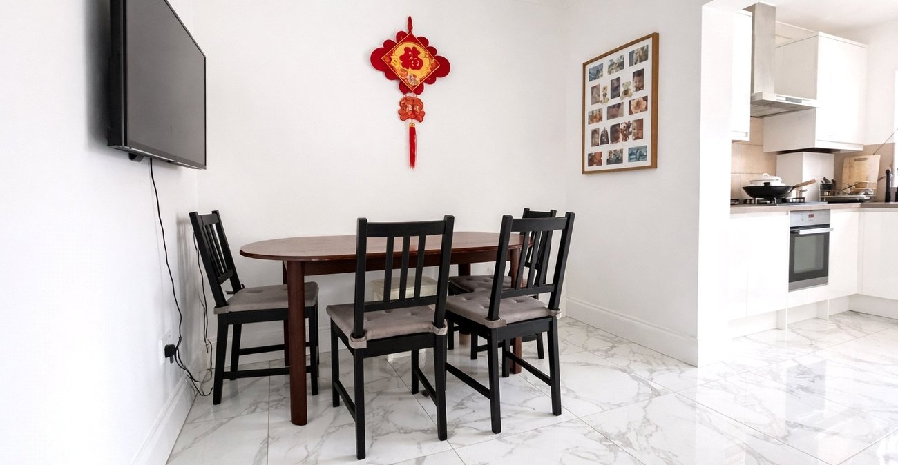 2 bedroom house for sale in Bromley | Robinson Jackson