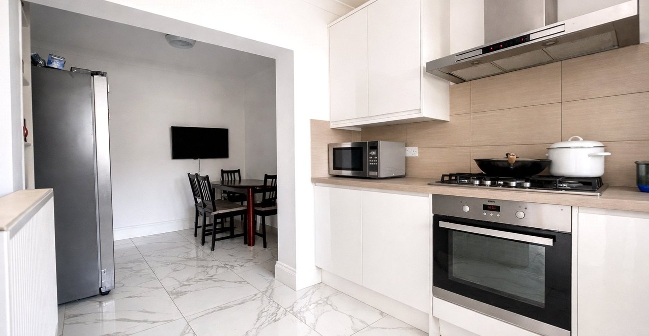2 bedroom house for sale in Bromley | Robinson Jackson