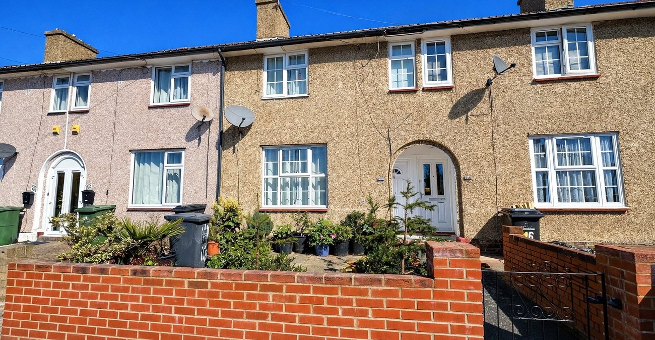 2 bedroom house for sale in Bromley | Robinson Jackson