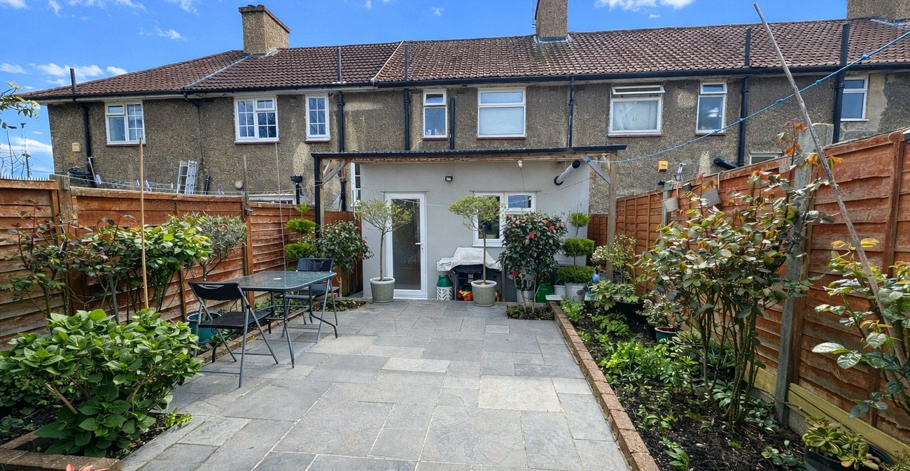 2 bedroom house for sale in Bromley | Robinson Jackson