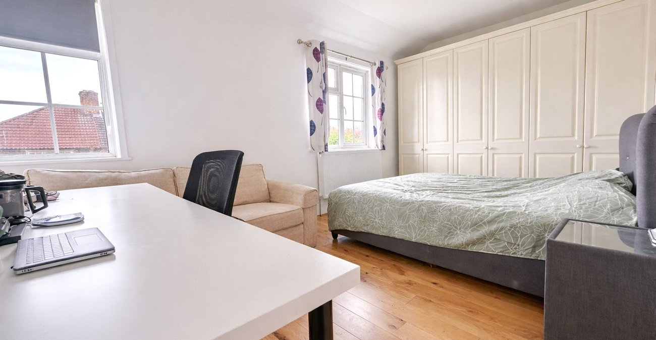 2 bedroom house for sale in Bromley | Robinson Jackson