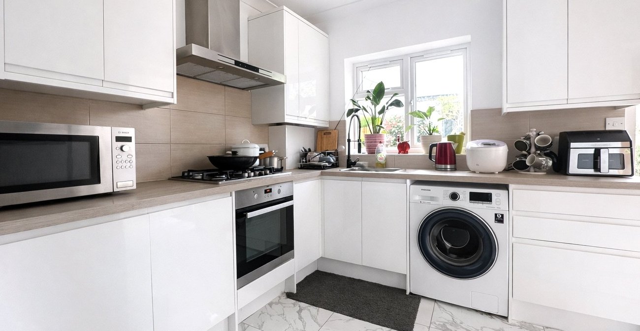 2 bedroom house for sale in Bromley | Robinson Jackson