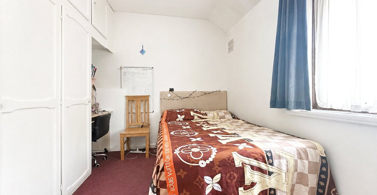 2 bedroom house for sale in Bromley | Robinson Jackson