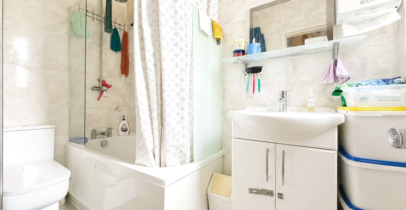 2 bedroom house for sale in Bromley | Robinson Jackson