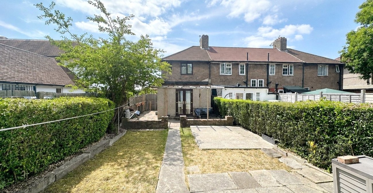 2 bedroom house for sale in Bromley | Robinson Jackson