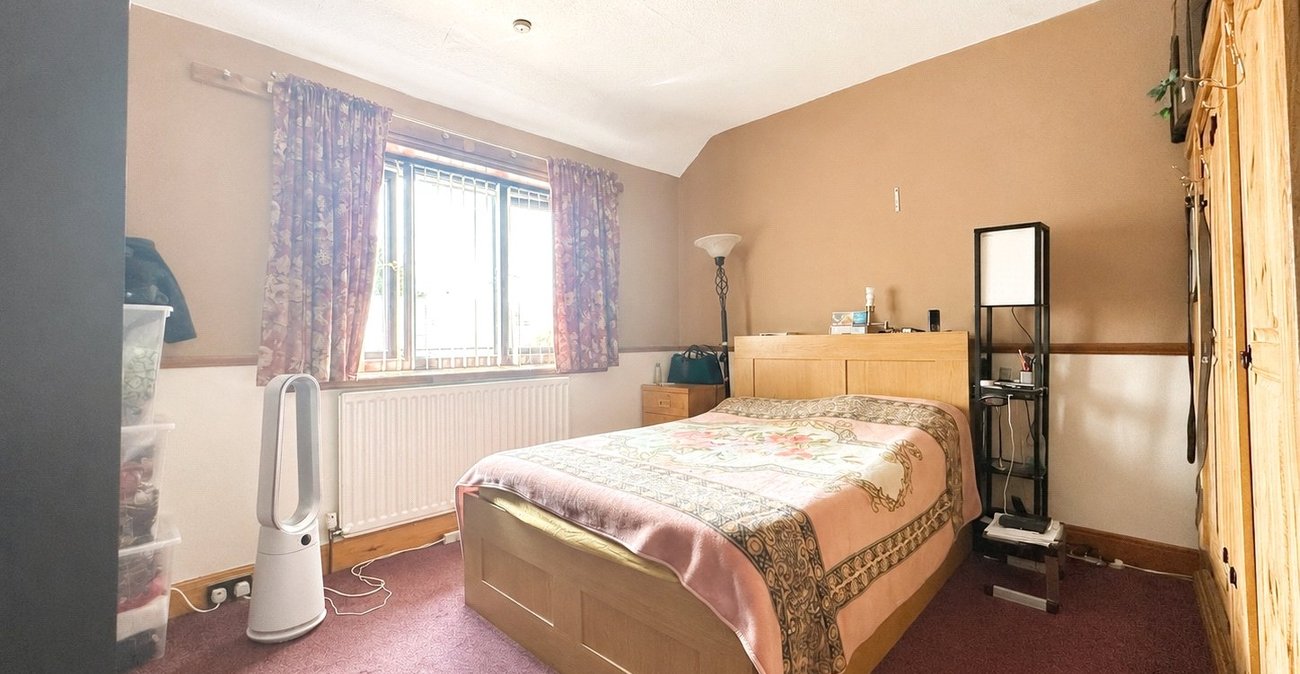 2 bedroom house for sale in Bromley | Robinson Jackson