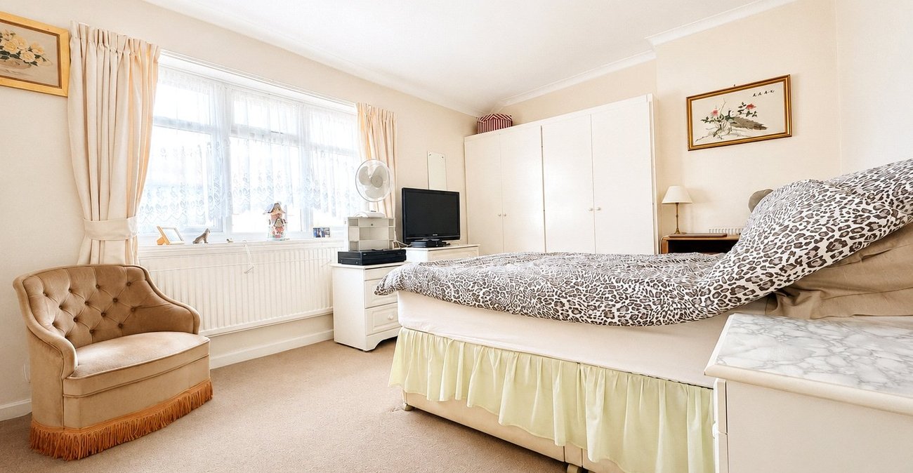 2 bedroom house for sale in Bromley | Robinson Jackson