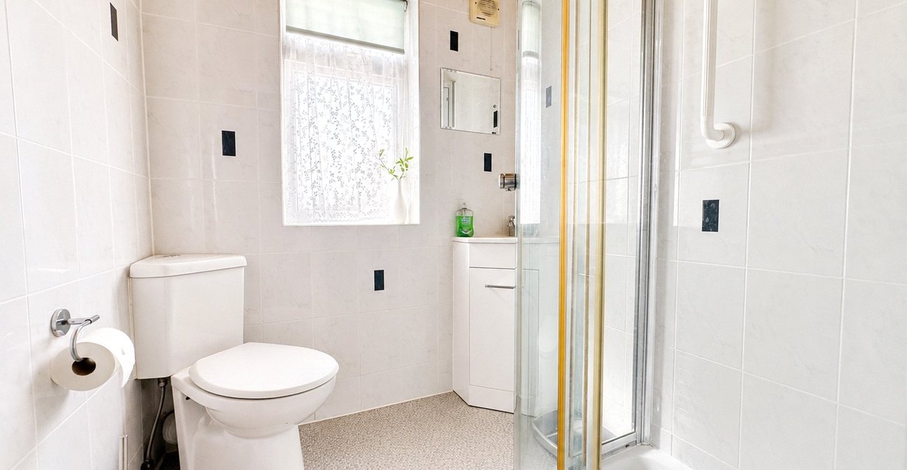 2 bedroom house for sale in Bromley | Robinson Jackson