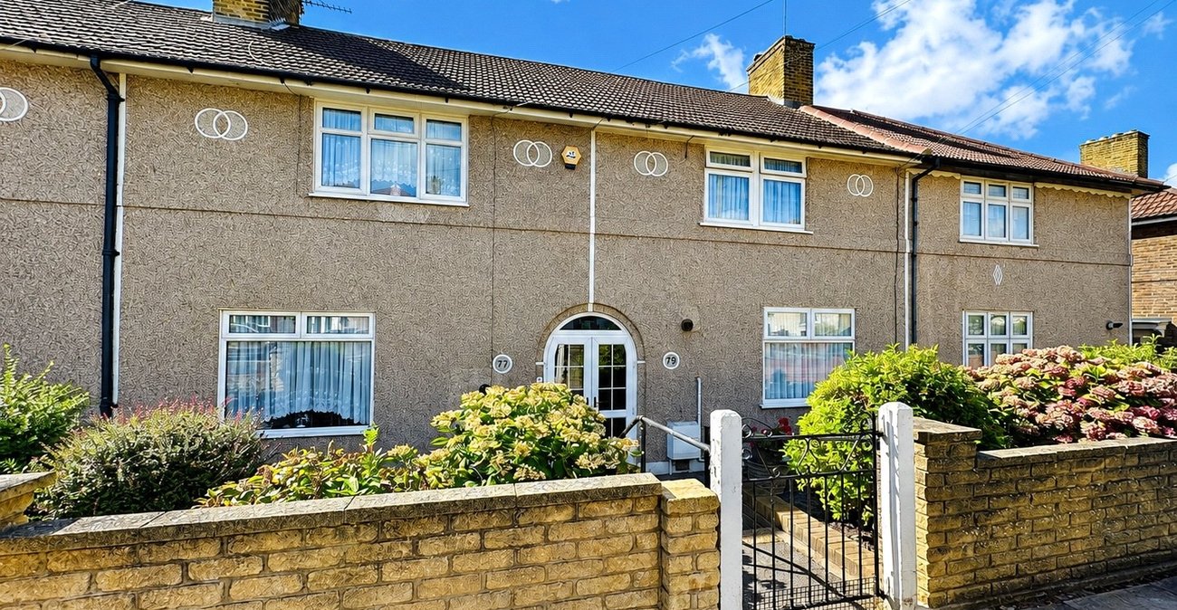 2 bedroom house for sale in Bromley | Robinson Jackson