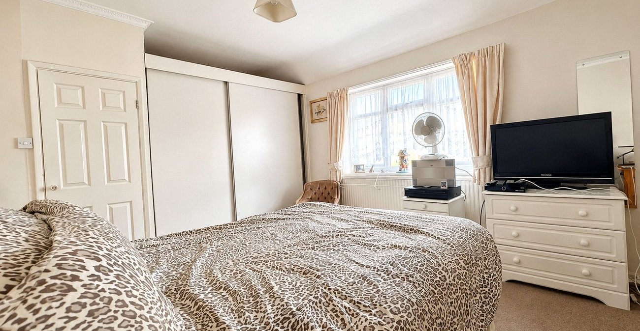 2 bedroom house for sale in Bromley | Robinson Jackson