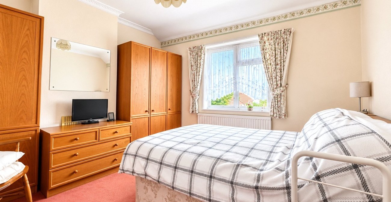 2 bedroom house for sale in Bromley | Robinson Jackson