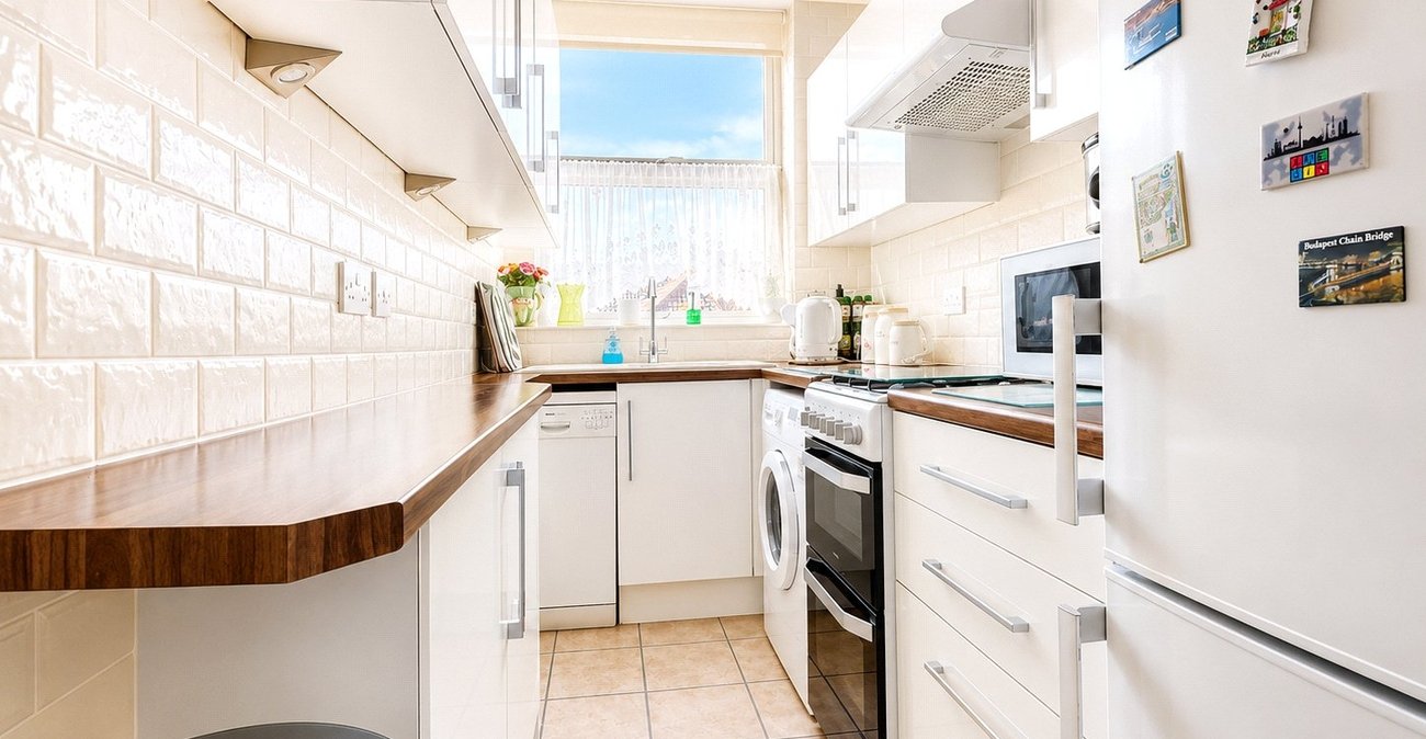 2 bedroom house for sale in Bromley | Robinson Jackson
