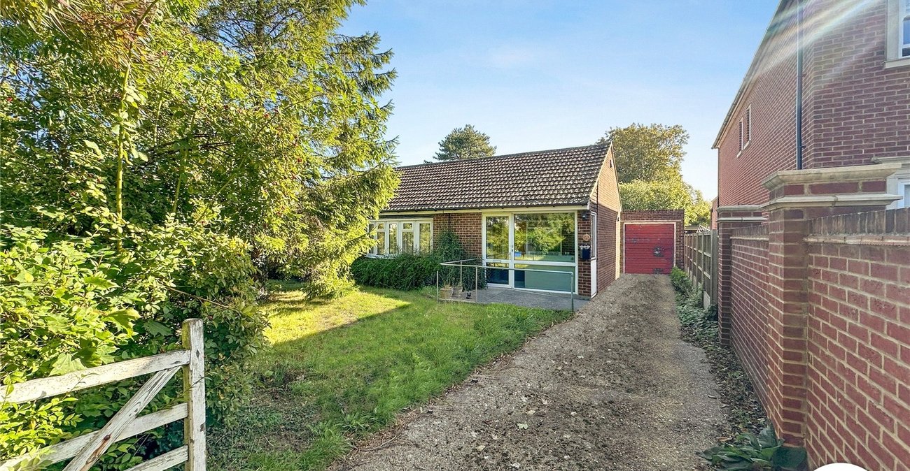 3 bedroom bungalow for sale in Rochester | Robinson Michael & Jackson