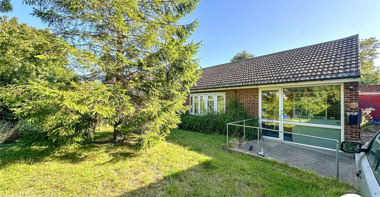 3 bedroom bungalow for sale in Rochester | Robinson Michael & Jackson