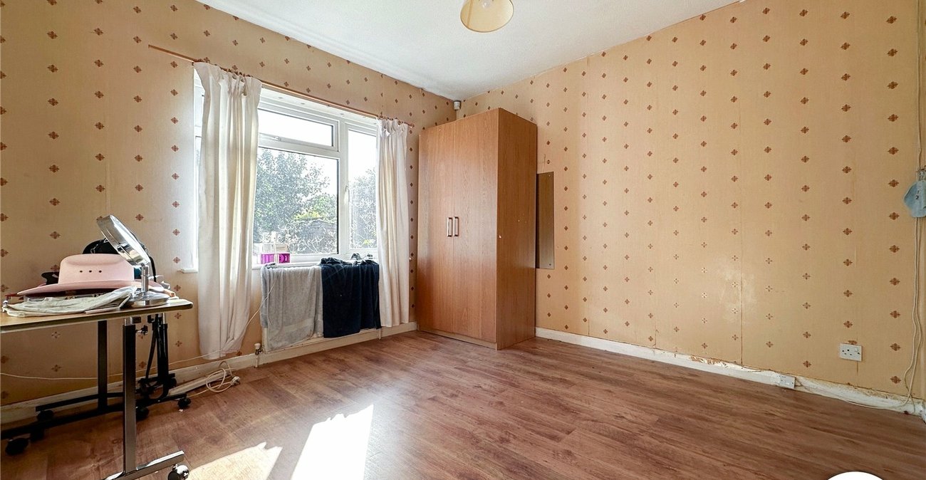 3 bedroom bungalow for sale in Rochester | Robinson Michael & Jackson