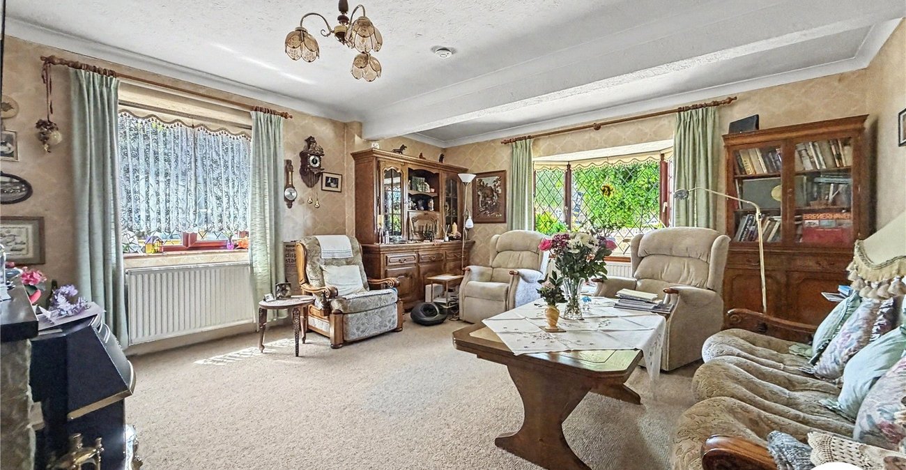 3 bedroom bungalow for sale in Rochester | Robinson Michael & Jackson