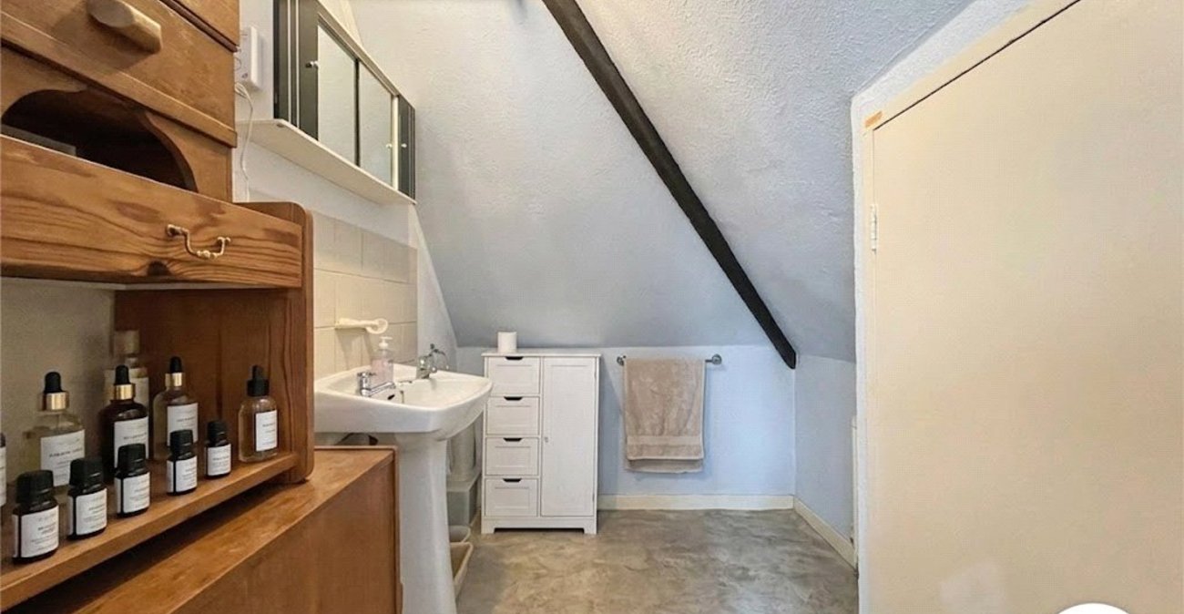 3 bedroom bungalow for sale in Rochester | Robinson Michael & Jackson