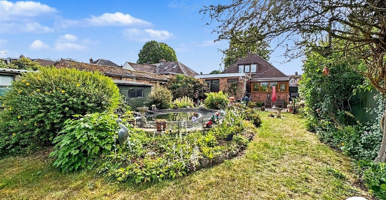 3 bedroom bungalow for sale in Rochester | Robinson Michael & Jackson