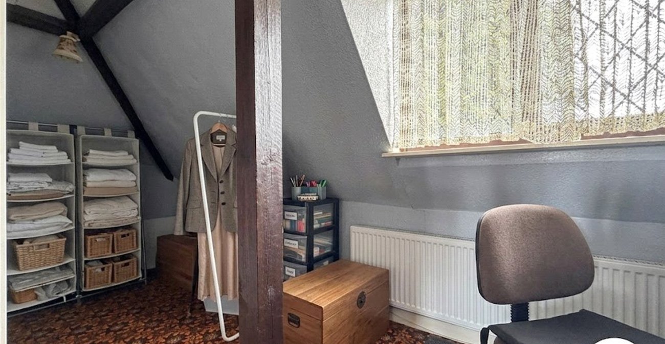 3 bedroom bungalow for sale in Rochester | Robinson Michael & Jackson