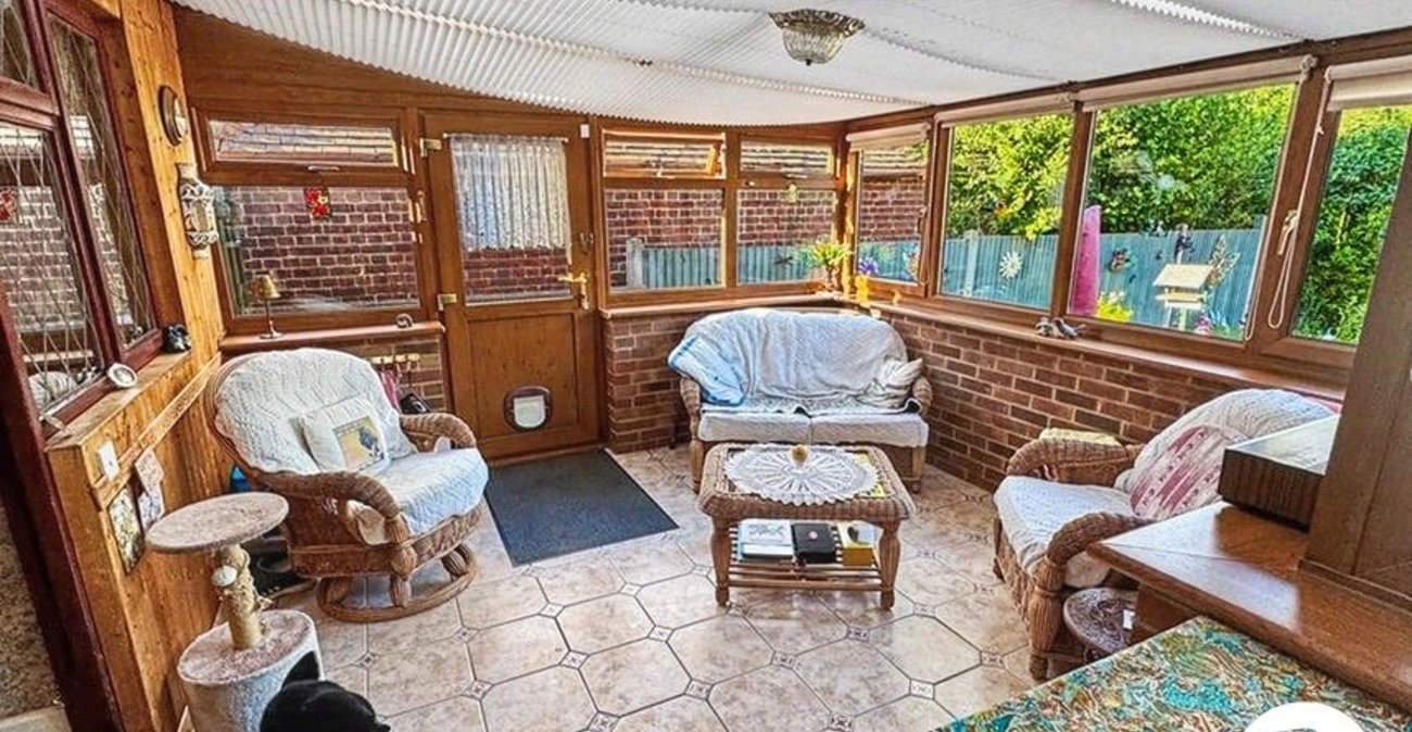 3 bedroom bungalow for sale in Rochester | Robinson Michael & Jackson