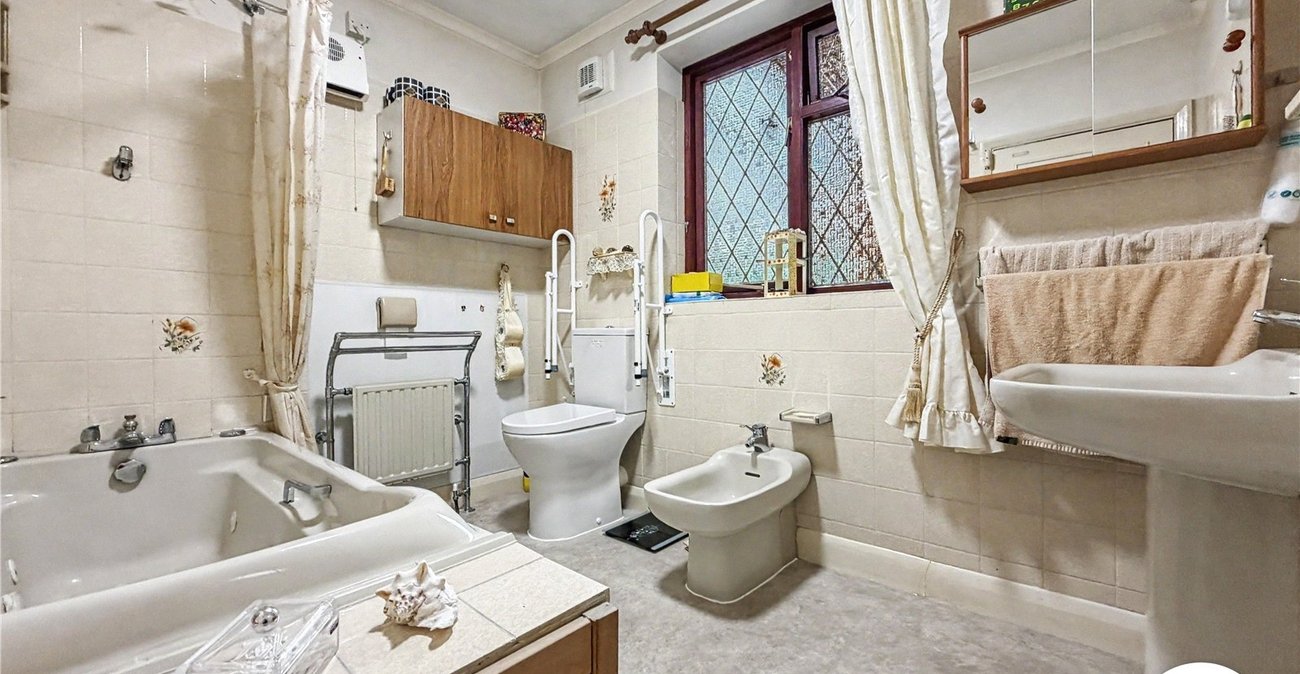 3 bedroom bungalow for sale in Rochester | Robinson Michael & Jackson