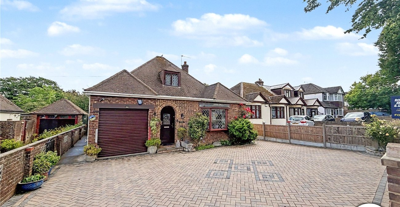3 bedroom bungalow for sale in Rochester | Robinson Michael & Jackson