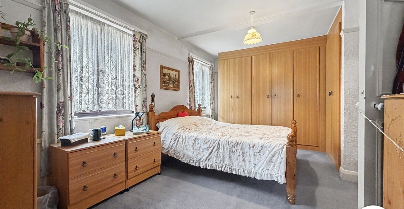3 bedroom bungalow for sale in Rochester | Robinson Michael & Jackson