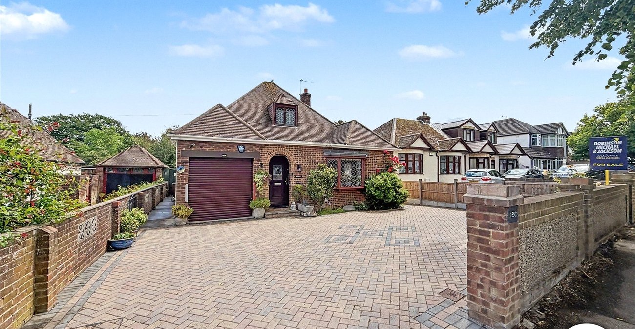 3 bedroom bungalow for sale in Rochester | Robinson Michael & Jackson