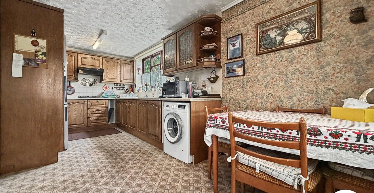 3 bedroom bungalow for sale in Rochester | Robinson Michael & Jackson