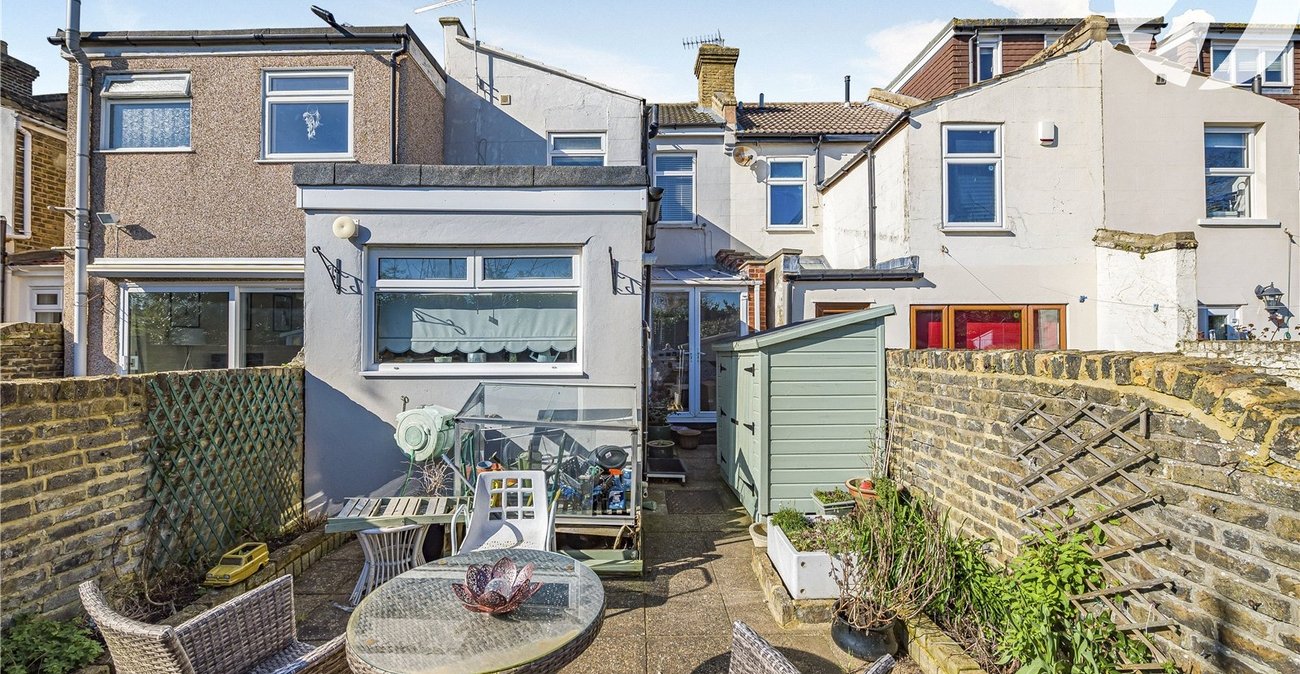 2 bedroom house for sale in Hextable | Robinson Jackson