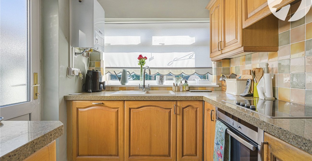 2 bedroom house for sale in Hextable | Robinson Jackson