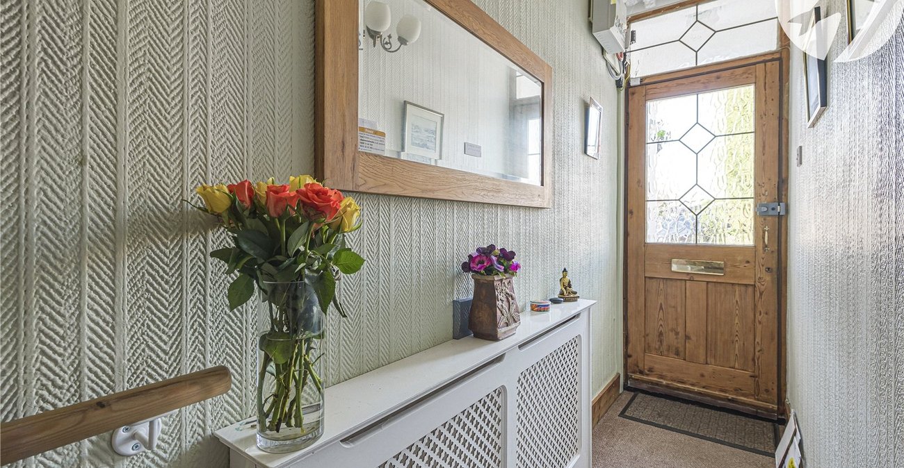 2 bedroom house for sale in Hextable | Robinson Jackson