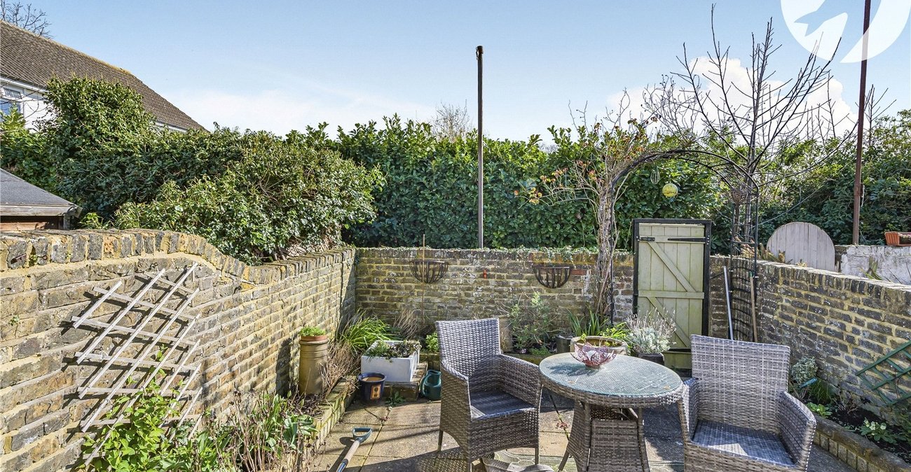 2 bedroom house for sale in Hextable | Robinson Jackson