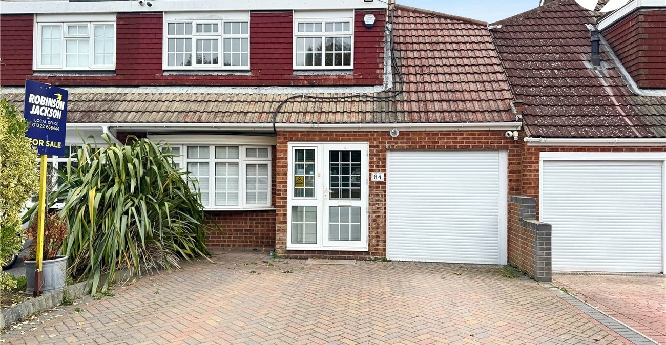 4 bedroom house for sale in Hextable | Robinson Jackson