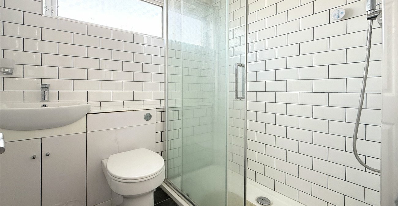 4 bedroom house for sale in Hextable | Robinson Jackson