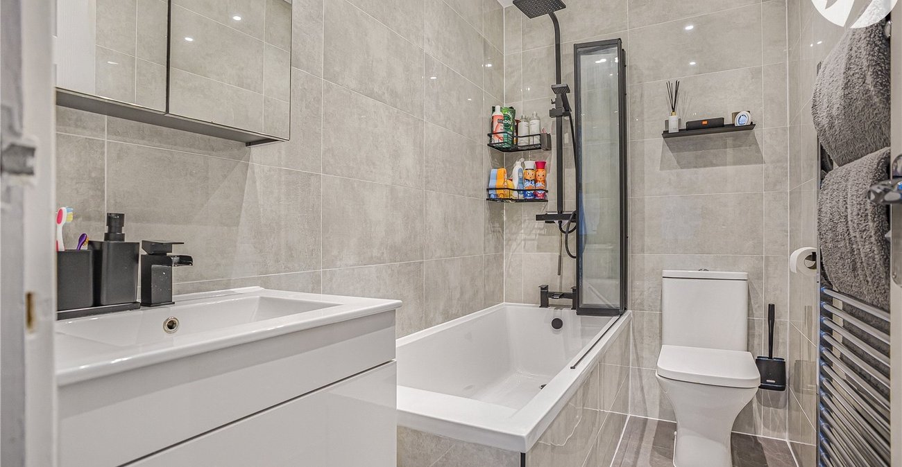 2 bedroom house for sale in Hextable | Robinson Jackson